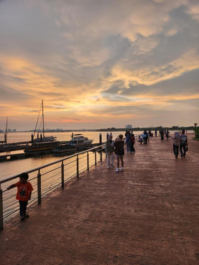 Country Garden Danga Bay Seaview Topmost Floor Apartment