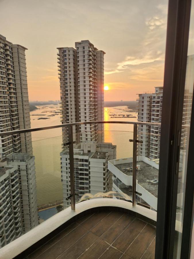Country Garden Danga Bay Seaview Topmost Floor Apartemen