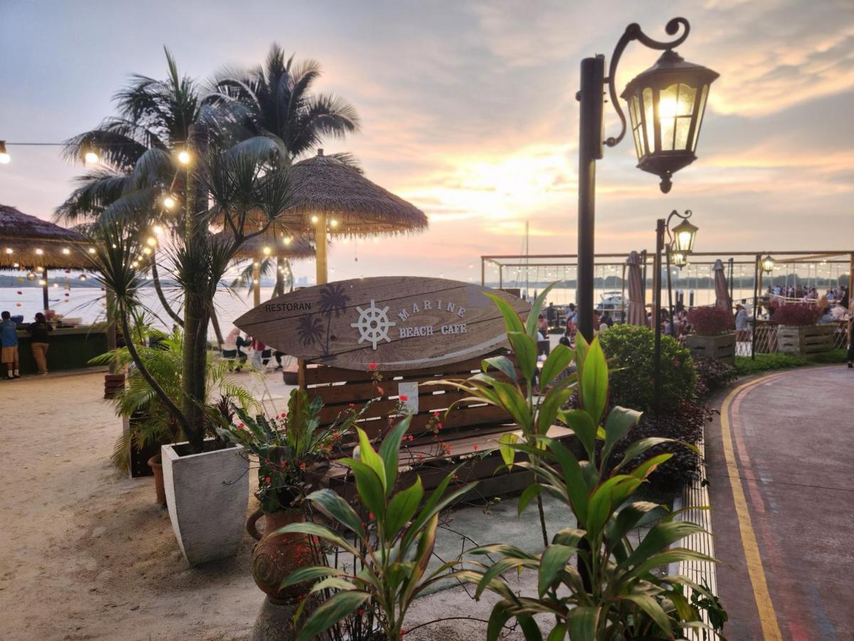 Country Garden Danga Bay Seaview Topmost Floor Apartemen *