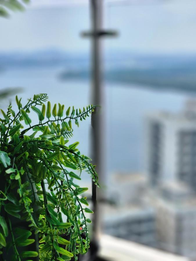 Apartemen Country Garden Danga Bay Seaview Topmost Floor Johor Bahru