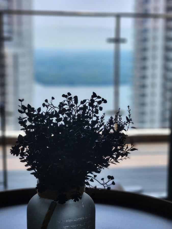 Country Garden Danga Bay Seaview Topmost Floor *
