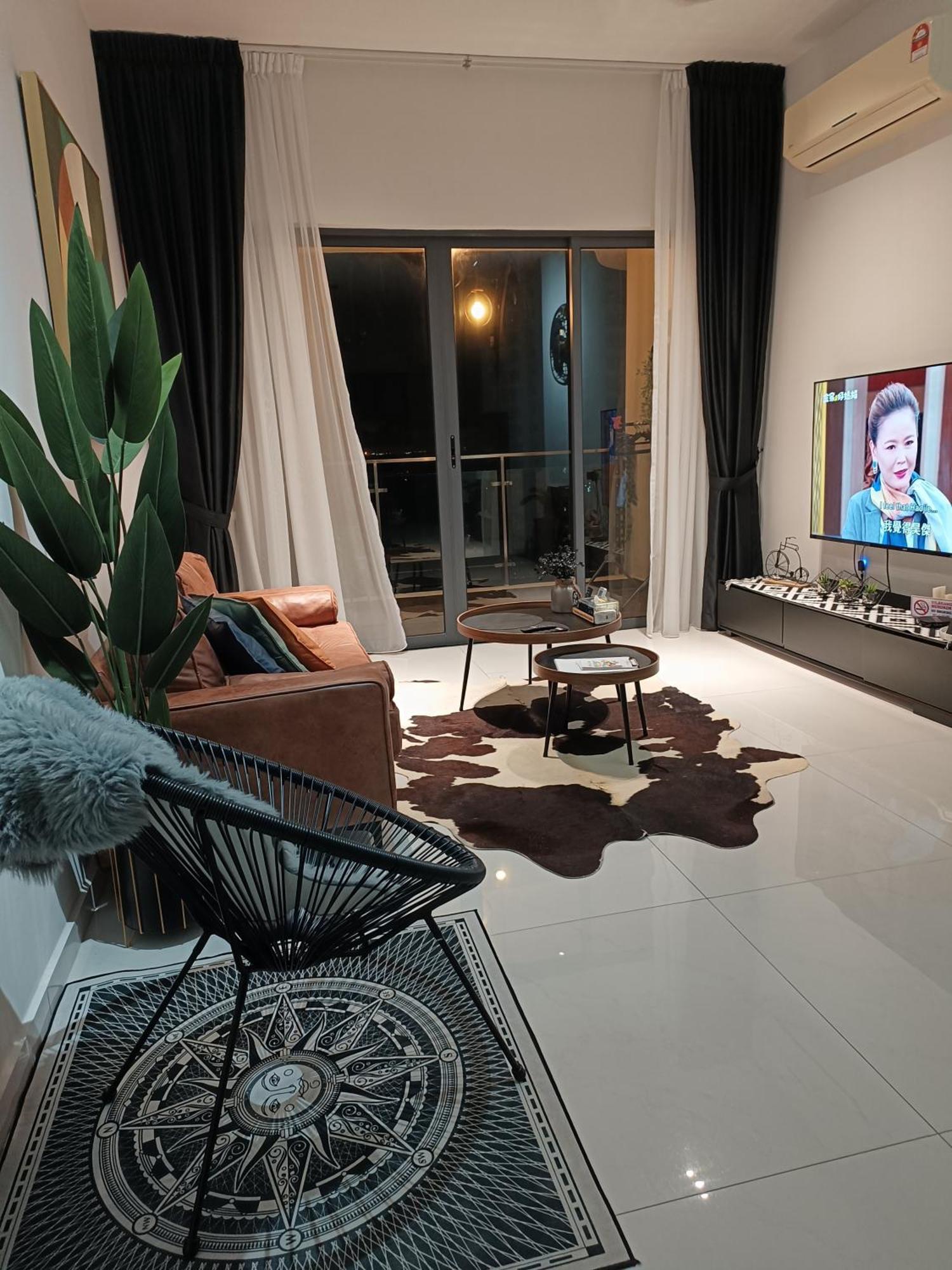 Country Garden Danga Bay Seaview Topmost Floor Apartemen *